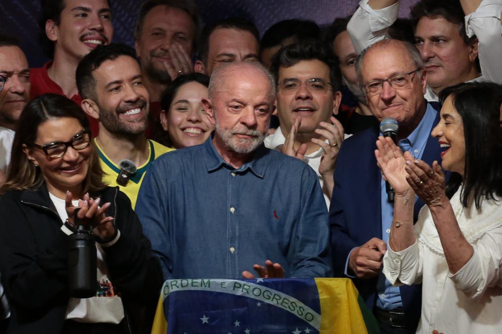 Economia e Negócios: Mercado é afetado no pós-eleição brasileiro