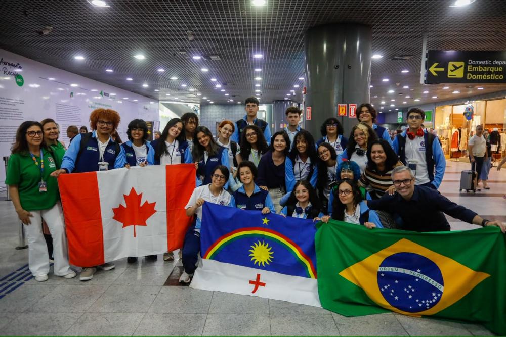 Governadora em exercício Priscila Krause acompanha embarque de 70 estudantes do Programa Ganhe o Mundo para o Canadá
