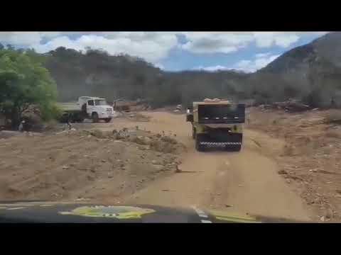 PRF FLAGRA EXTRAÇÃO ILEGAL DE ARGILA EM SALGUEIRO